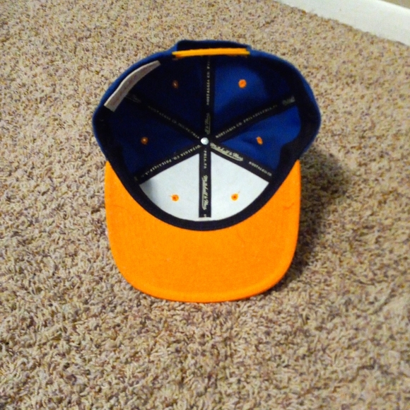 Mitchell and Ness Golden state warriors Hat - Picture 2 of 4